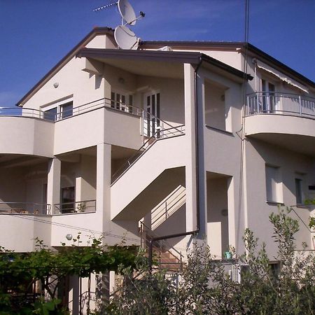 Apartment For Two 200M From The Beach Pula Exterior foto