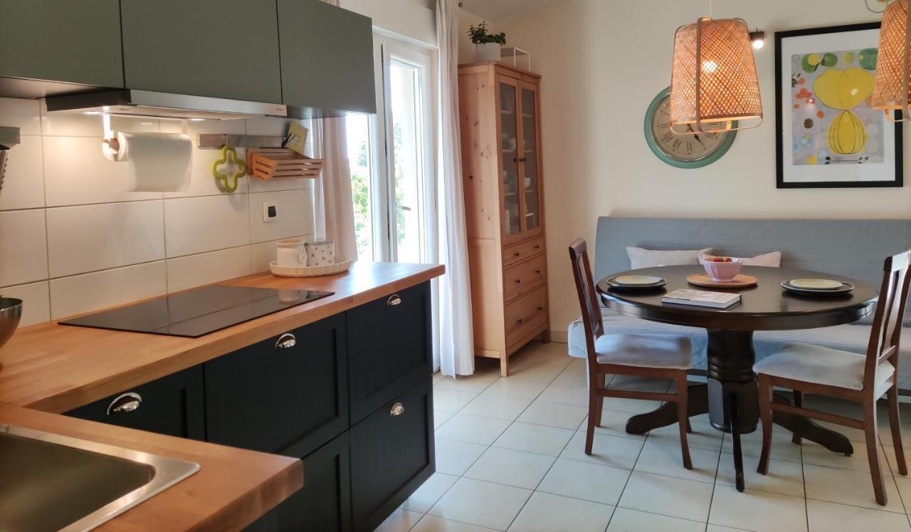 Apartment For Two 200M From The Beach Pula Exterior foto